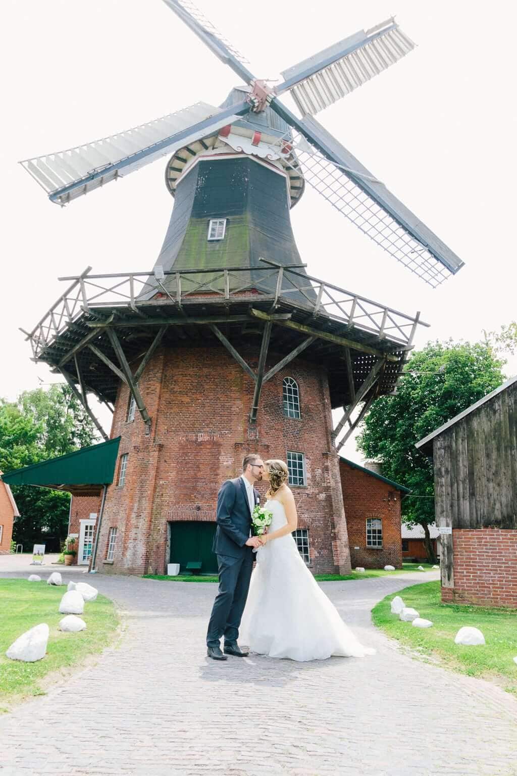 Brautpaar an der Moorseer Mühle